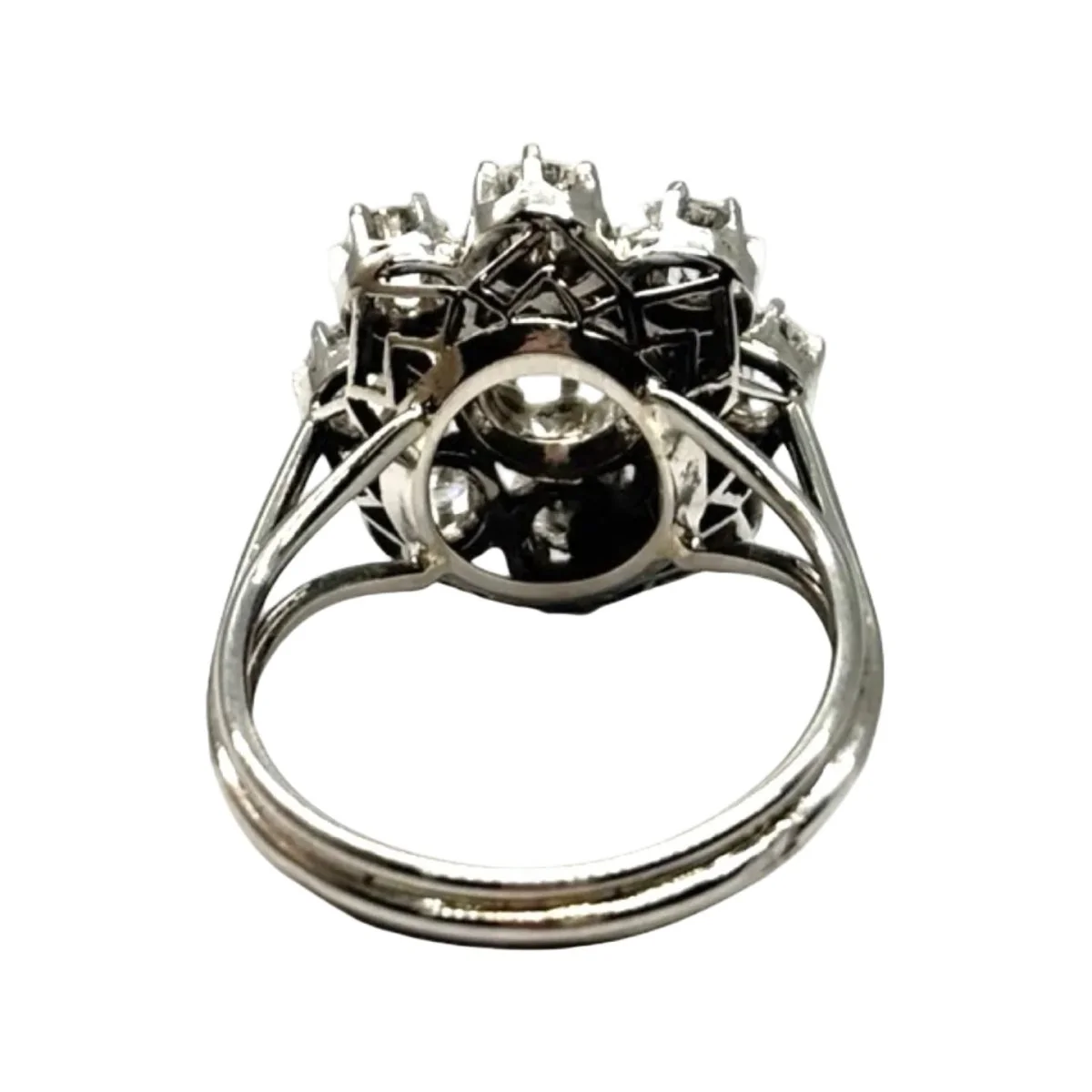 Bague Marguerite en or blanc et diamants - Image 4