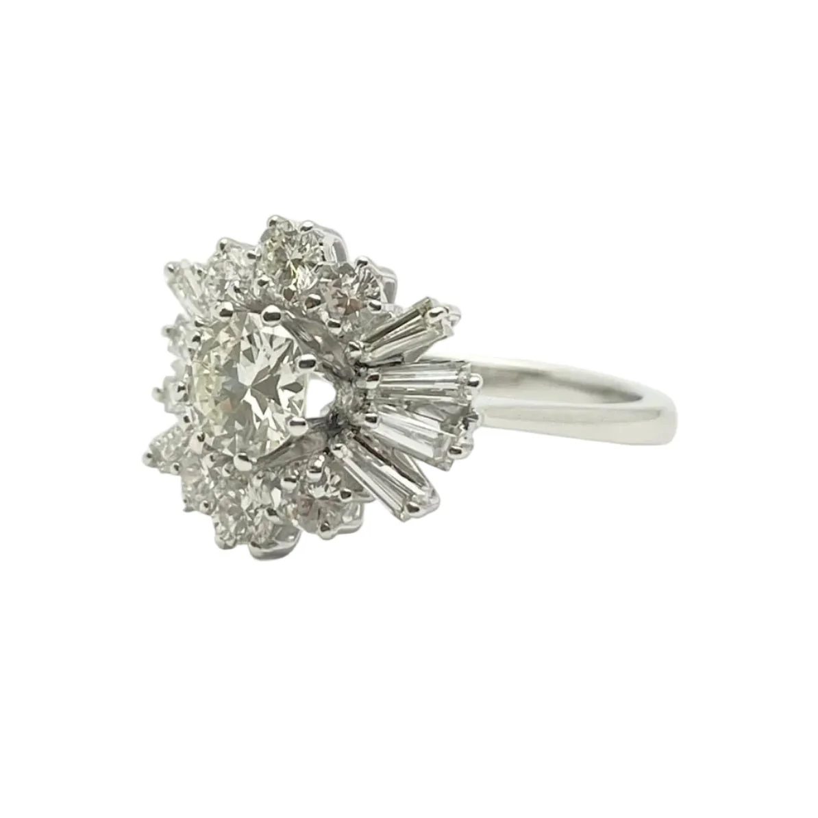 Bague Marguerite en or blanc et diamants - Image 2