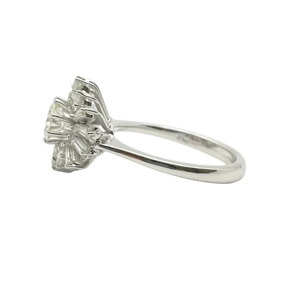 Bague Marguerite en or blanc et diamants - Image 3