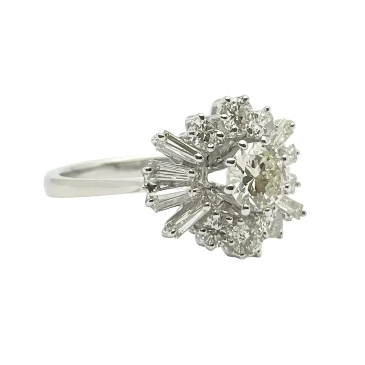 Bague Marguerite en or blanc et diamants - Image 6