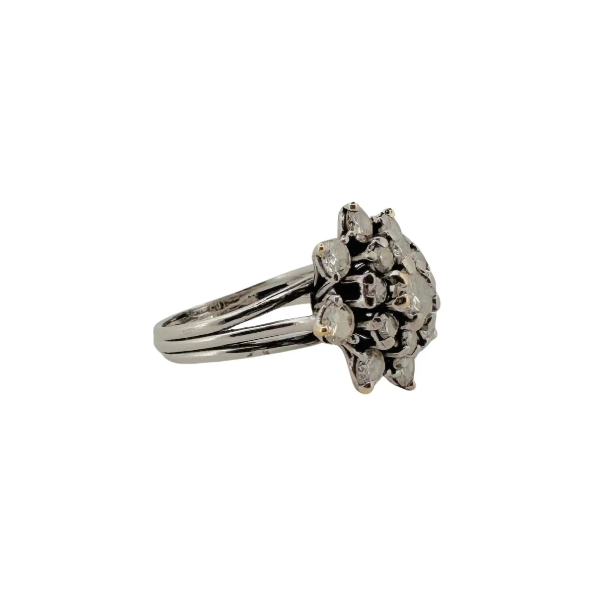 Bague Marguerite en or blanc et diamants - Image 3