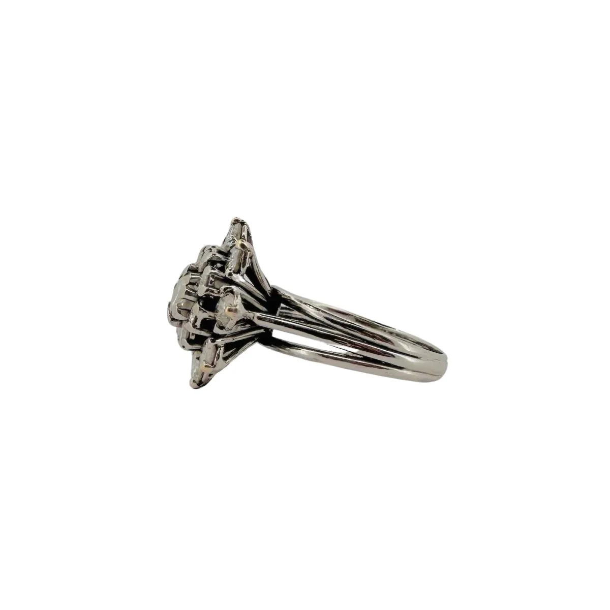 Bague Marguerite en or blanc et diamants - Image 5