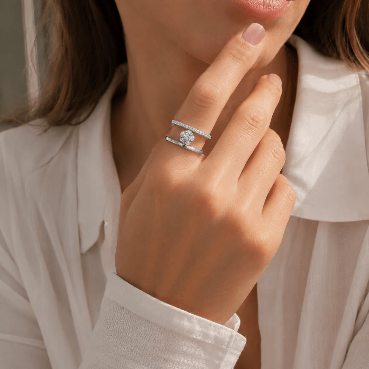 Bague Marguerite en or blanc et diamants - Image 2