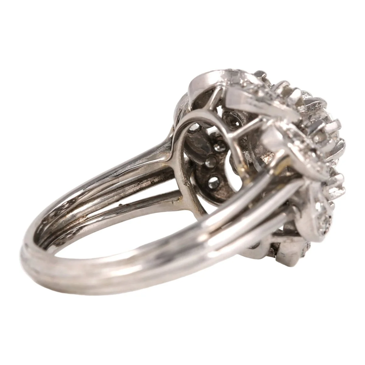 Bague Marguerite en or blanc et diamants - Image 5