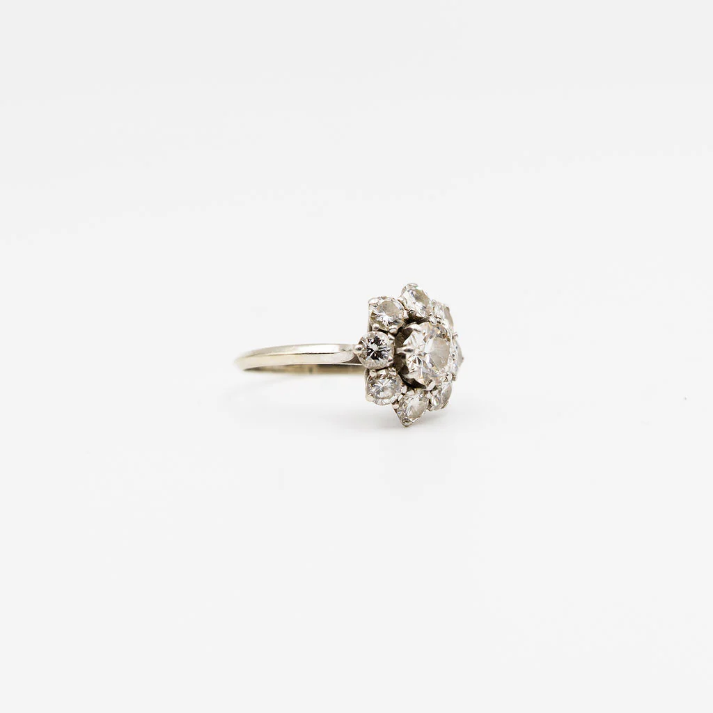 Bague Marguerite en or blanc et diamants - Image 2