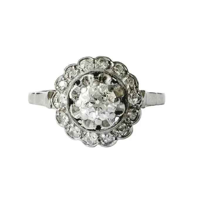 Bague Marguerite en or blanc, platine et diamants