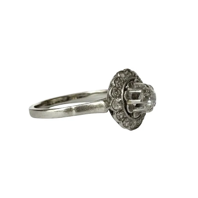 Bague Marguerite en or blanc, platine et diamants - Image 4