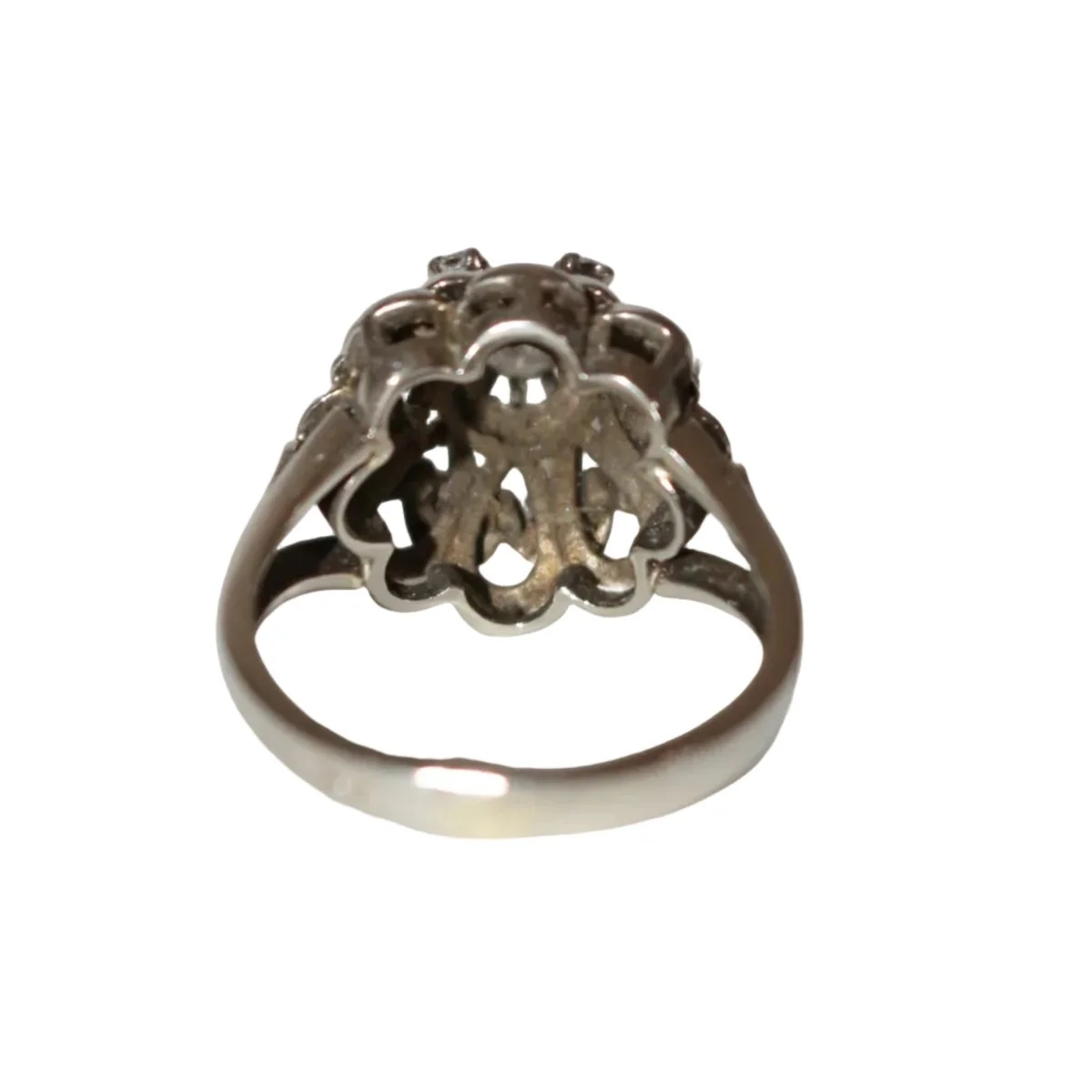 Bague Marguerite en or blanc, platine et diamants - Image 4
