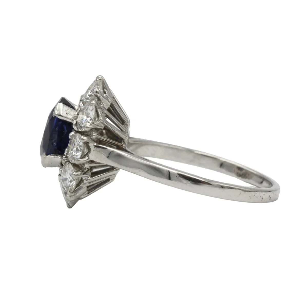 Bague Marguerite en or blanc, platine, saphir et diamants - Image 3