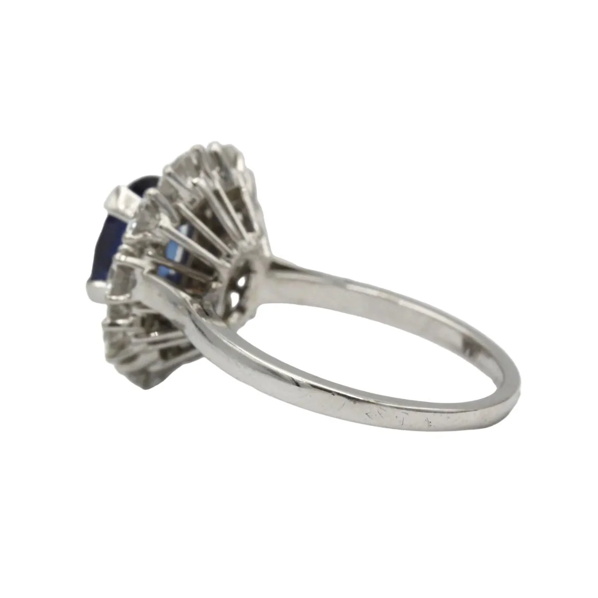 Bague Marguerite en or blanc, platine, saphir et diamants - Image 4