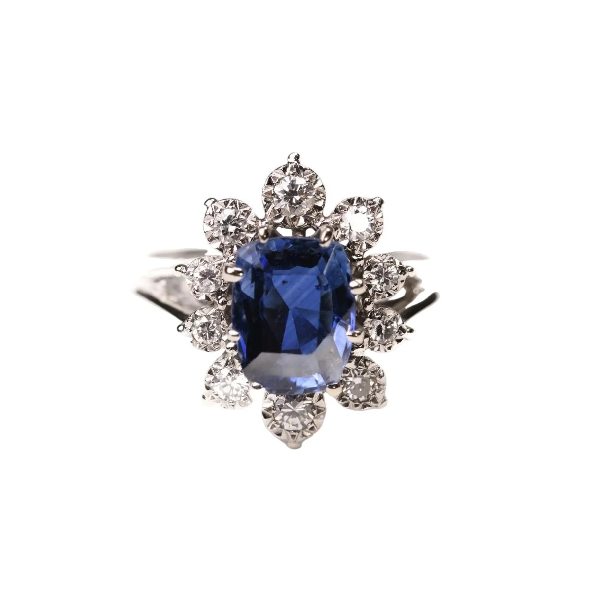 Bague Marguerite en or blanc, platine, saphir et diamants - Image 6