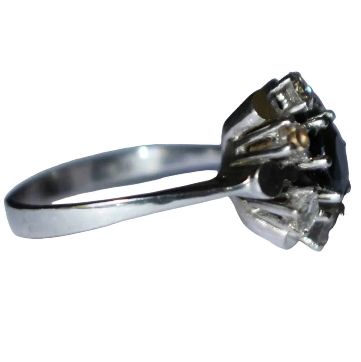Bague Marguerite en or blanc, saphir et diamants - Image 5