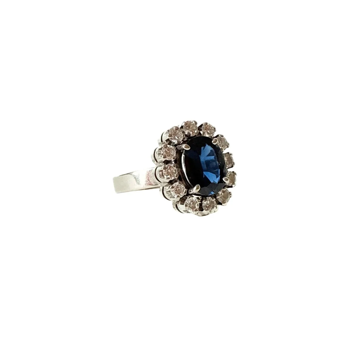 Bague Marguerite en or blanc, saphir et diamants - Image 3