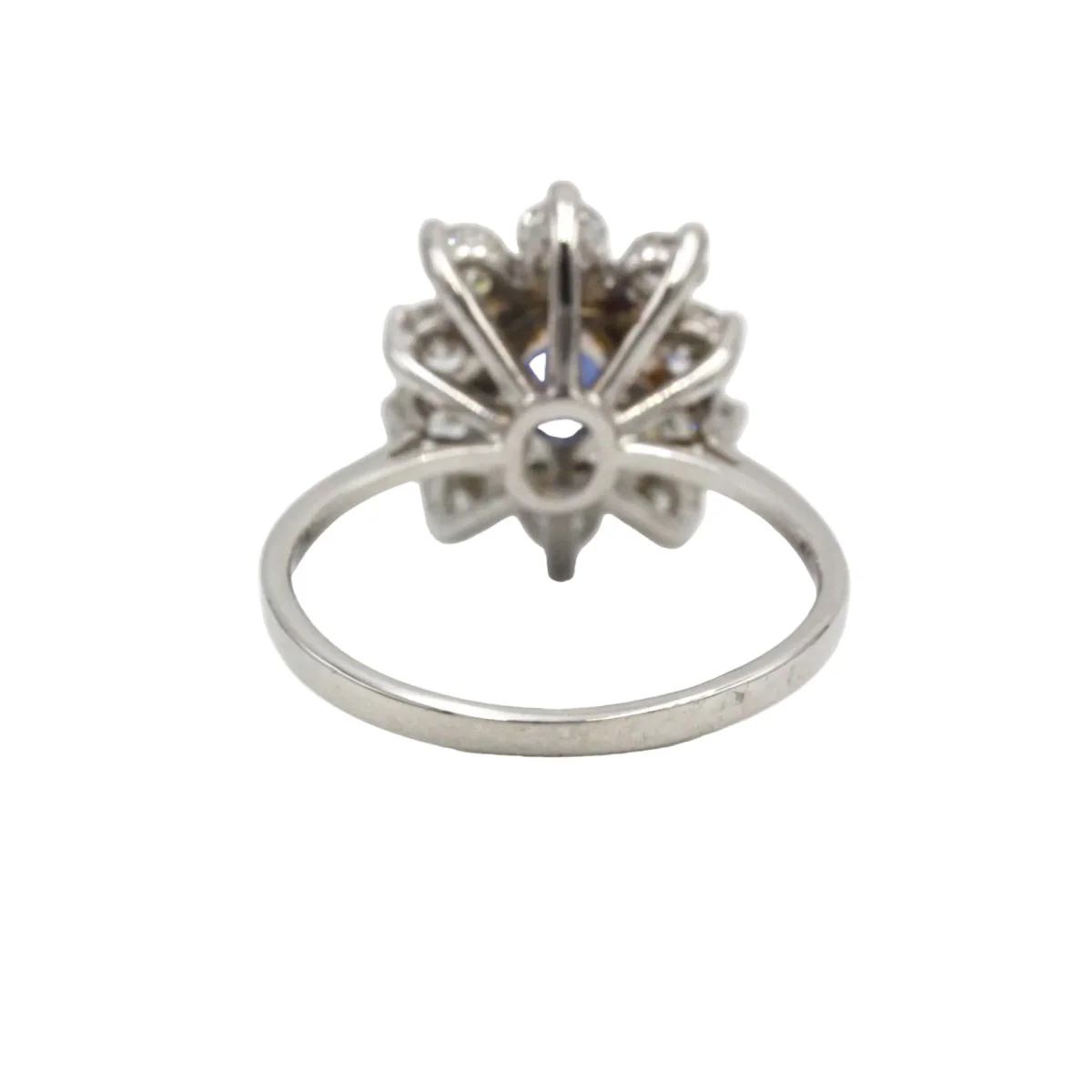 Bague Marguerite en or blanc, saphir et diamants - Image 4