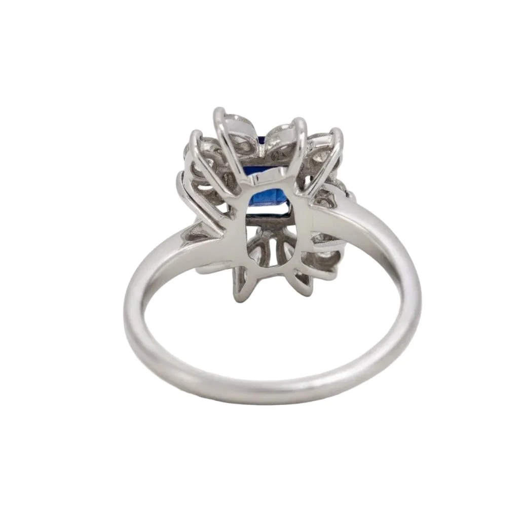 Bague Marguerite en or blanc, saphir et diamants - Image 5