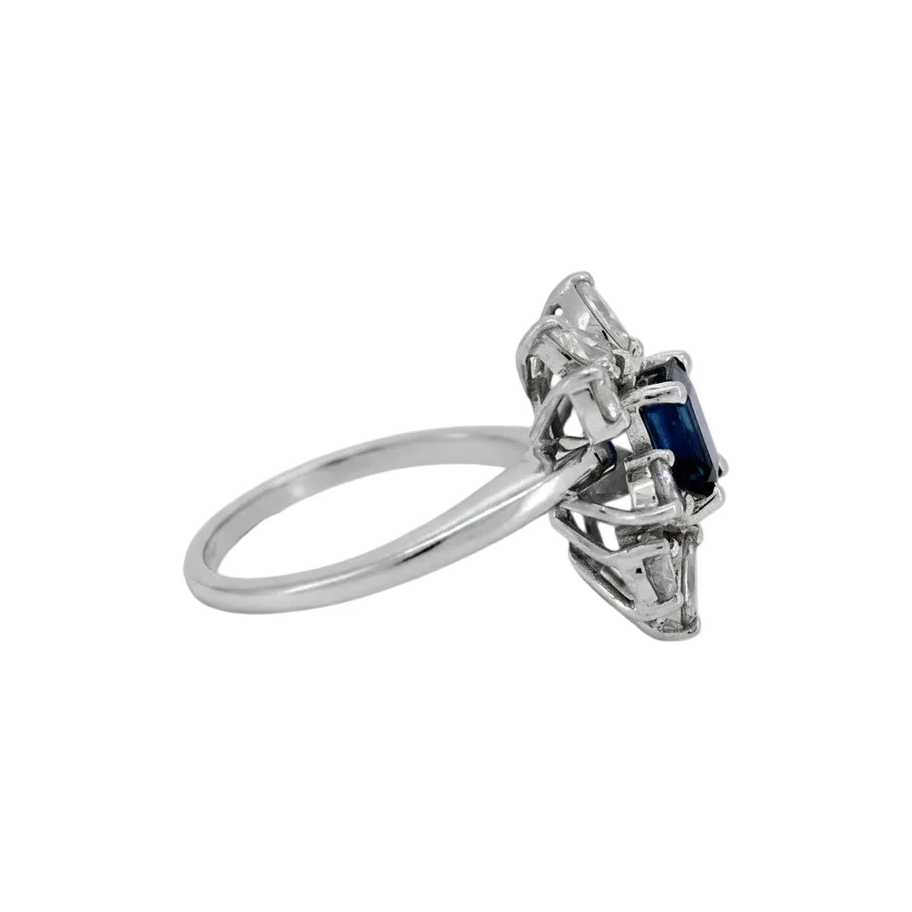 Bague Marguerite en or blanc, saphir et diamants - Image 6