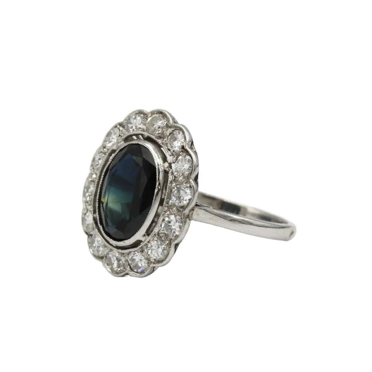 Bague Marguerite en or blanc, saphir et diamants - Image 2