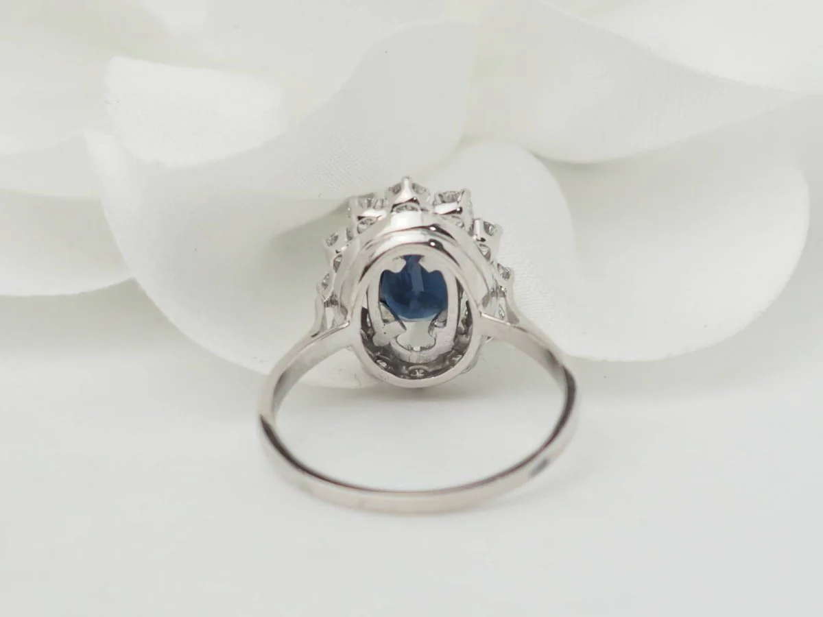 Bague marguerite en or blanc, saphir et diamants - Image 6