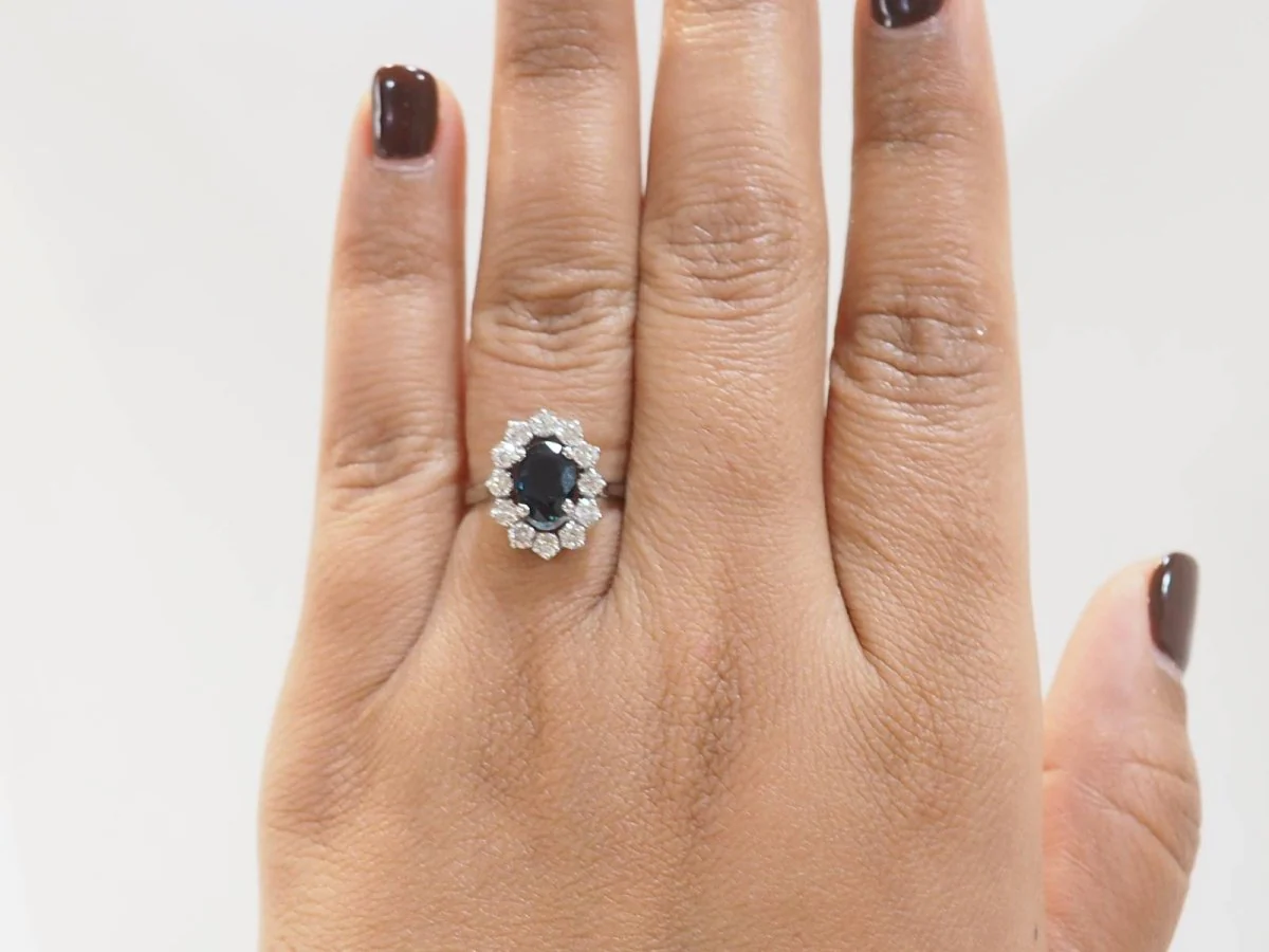Bague marguerite en or blanc, saphir et diamants - Image 7