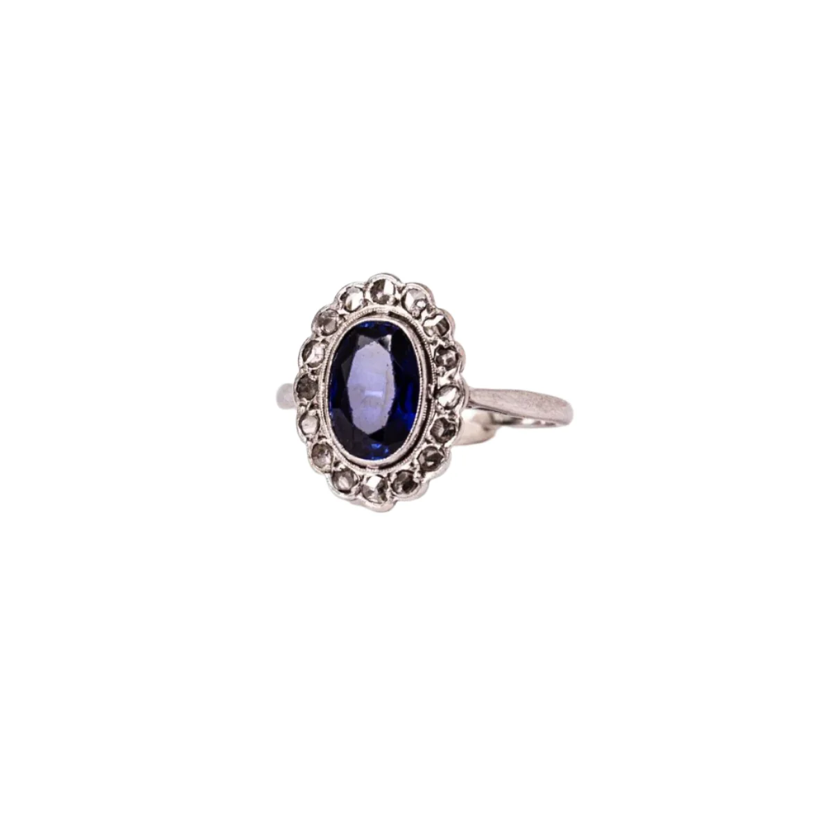Bague Marguerite en or blanc, saphir et diamants - Image 3