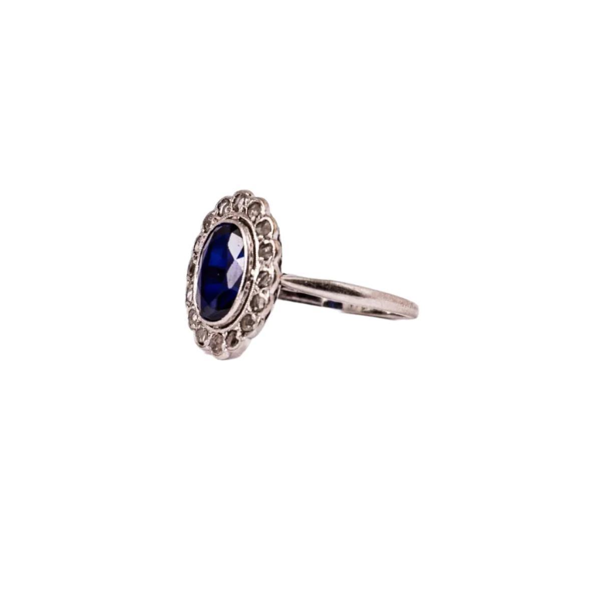 Bague Marguerite en or blanc, saphir et diamants - Image 4