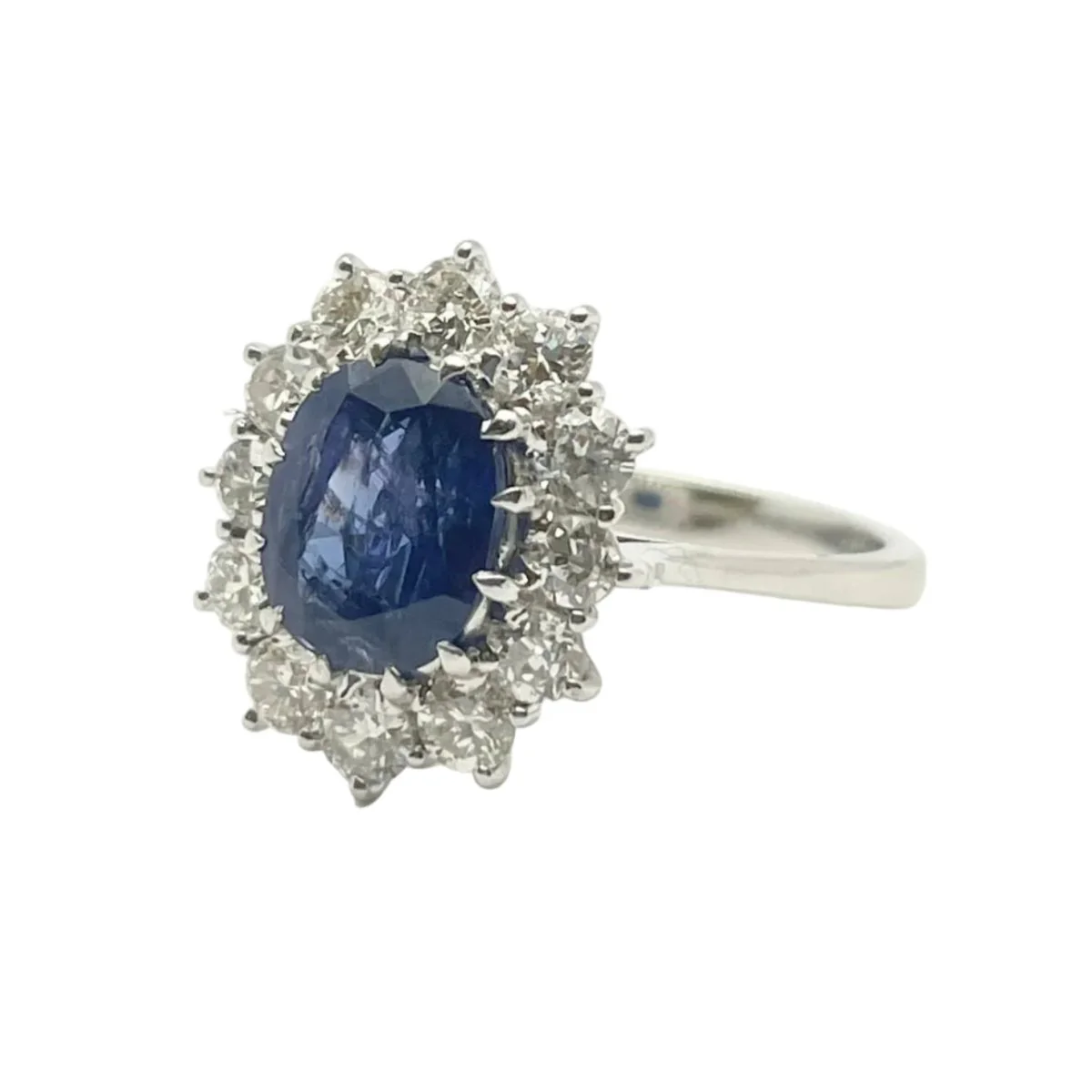 Bague Marguerite en or blanc, saphir et diamants - Image 2