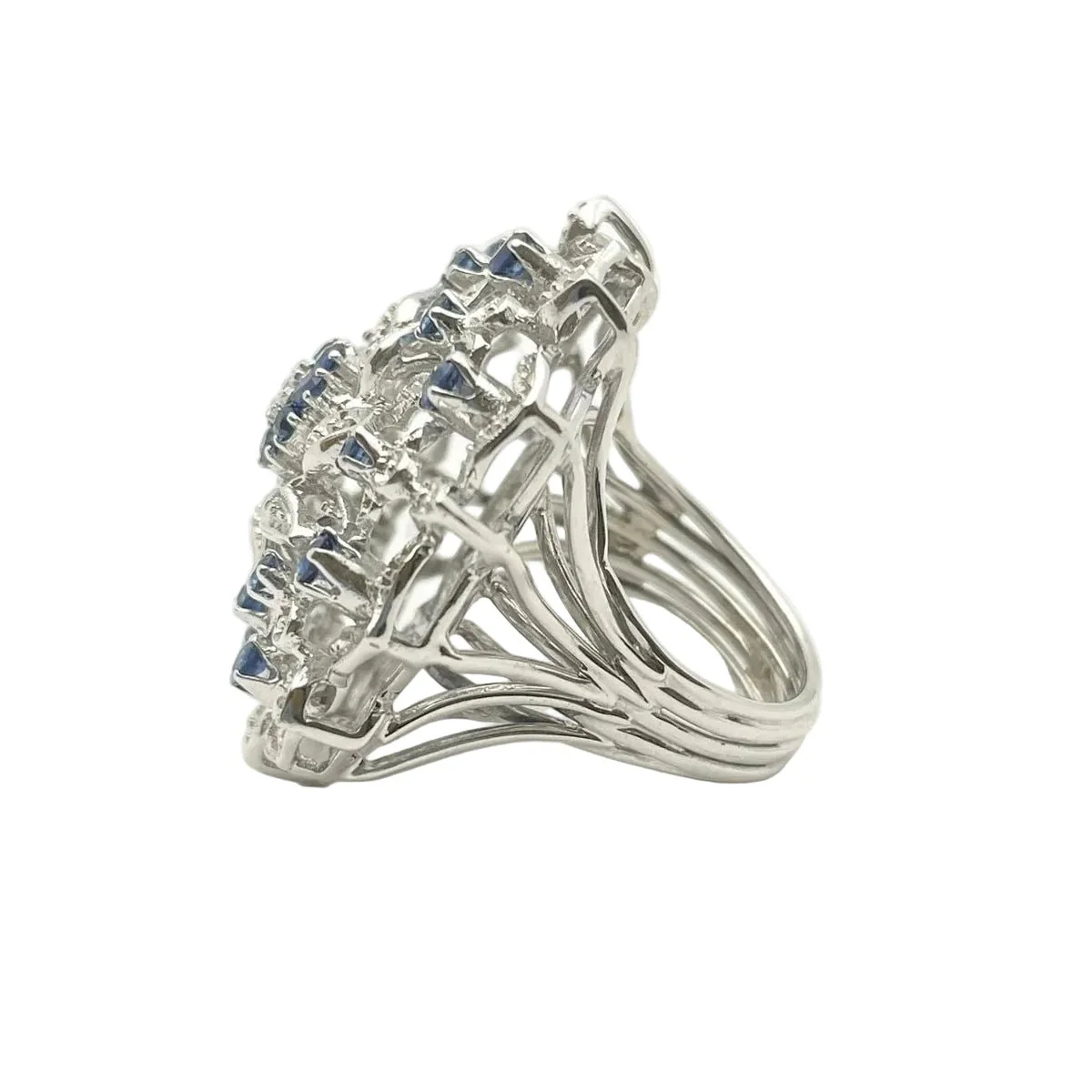 Bague Marguerite en or blanc, saphirs et diamants - Image 3