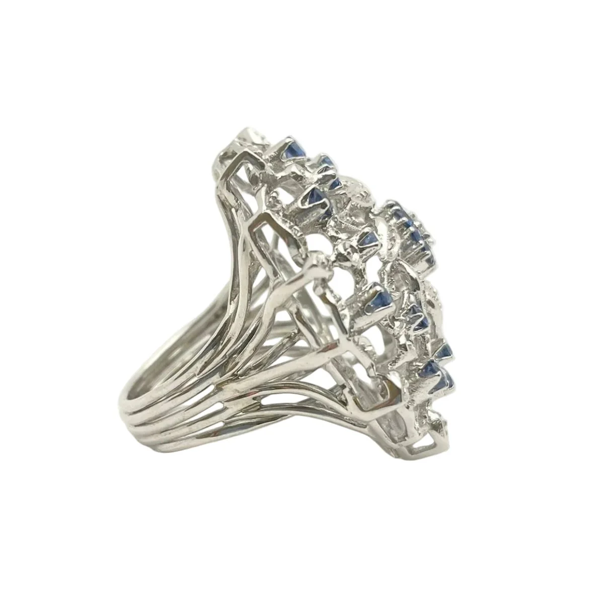 Bague Marguerite en or blanc, saphirs et diamants - Image 5