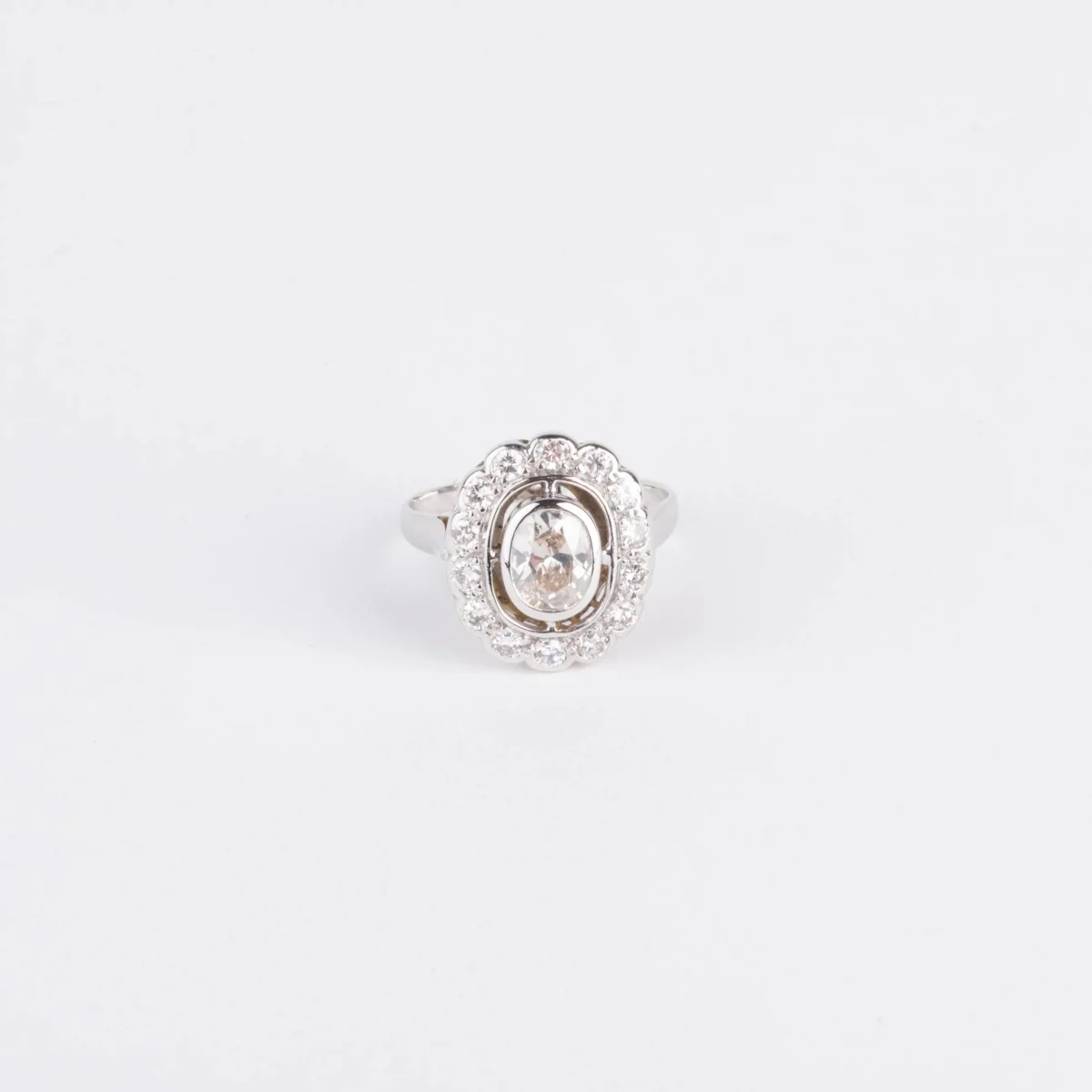 Bague marguerite en or gris et diamant - Image 2