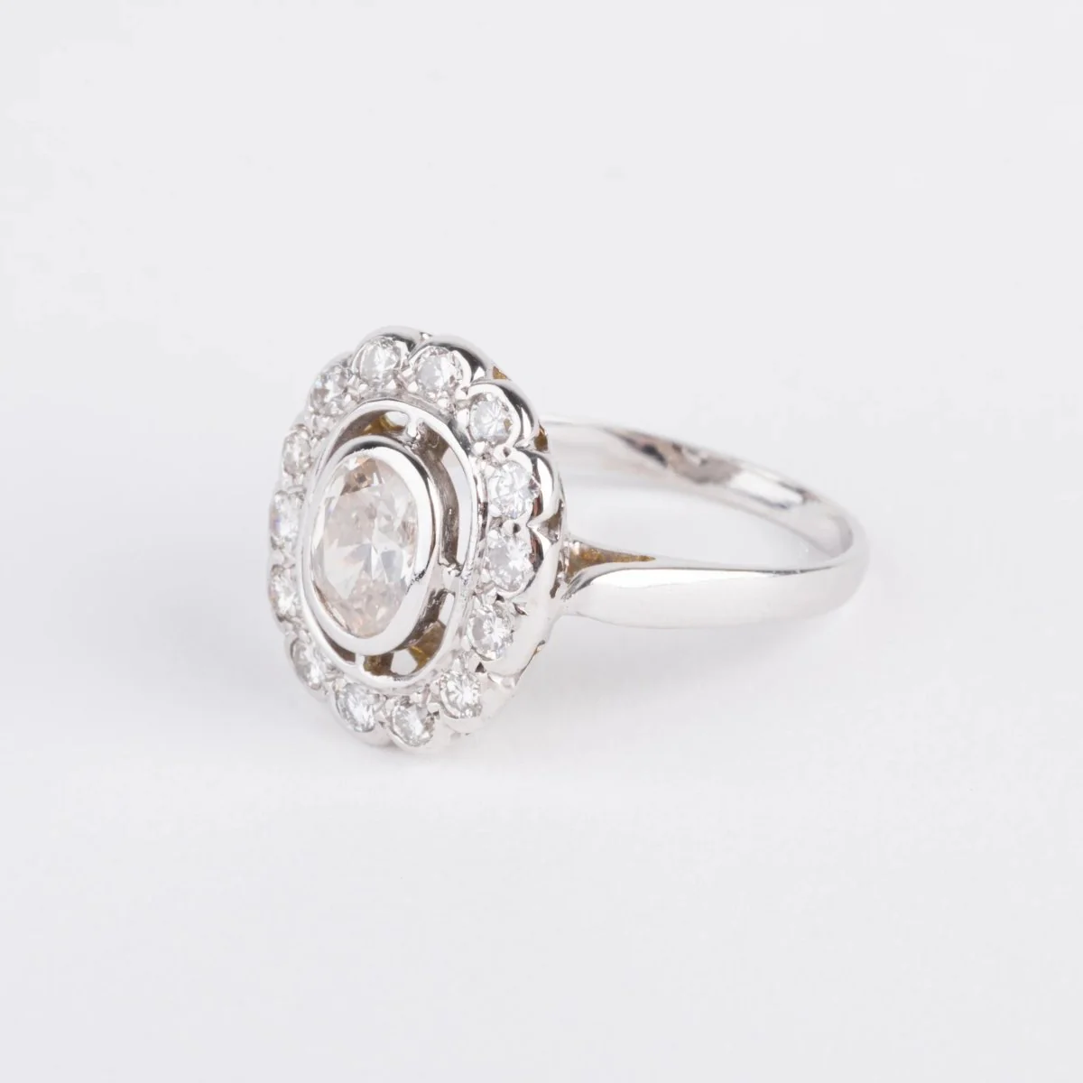 Bague marguerite en or gris et diamant - Image 3