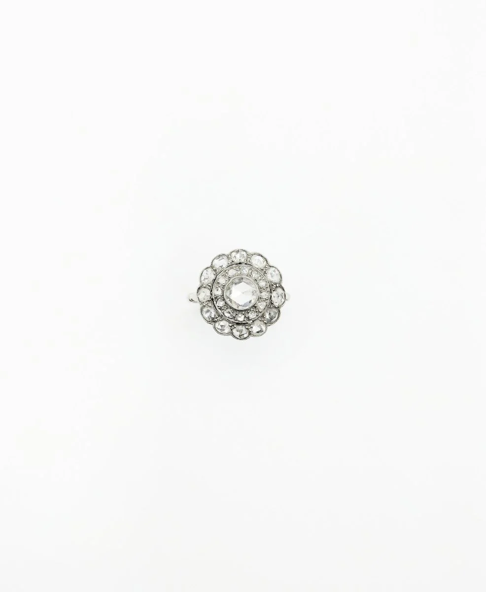 Bague Marguerite en or gris, platine et brillants