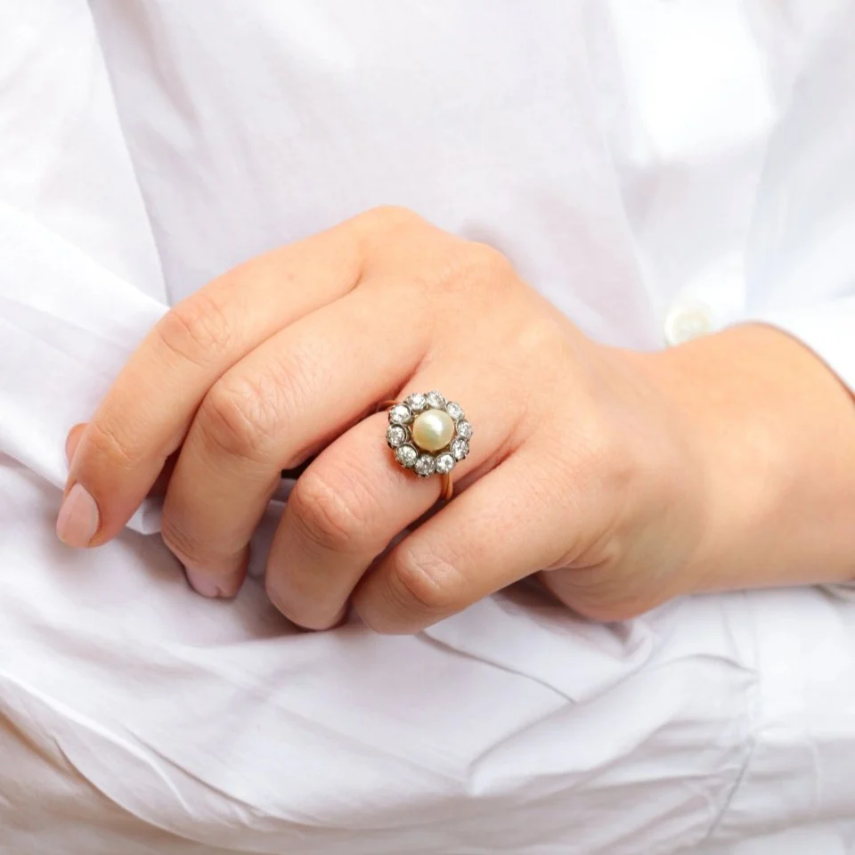 Bague Marguerite en or jaune, argent, perle et diamants - Image 8