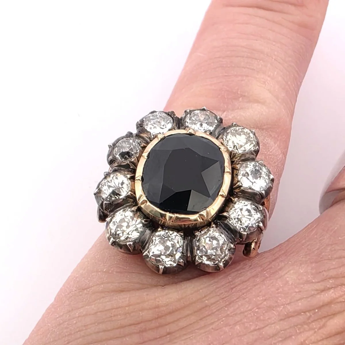 Bague Marguerite en or jaune, argent, saphir et diamants - Image 2