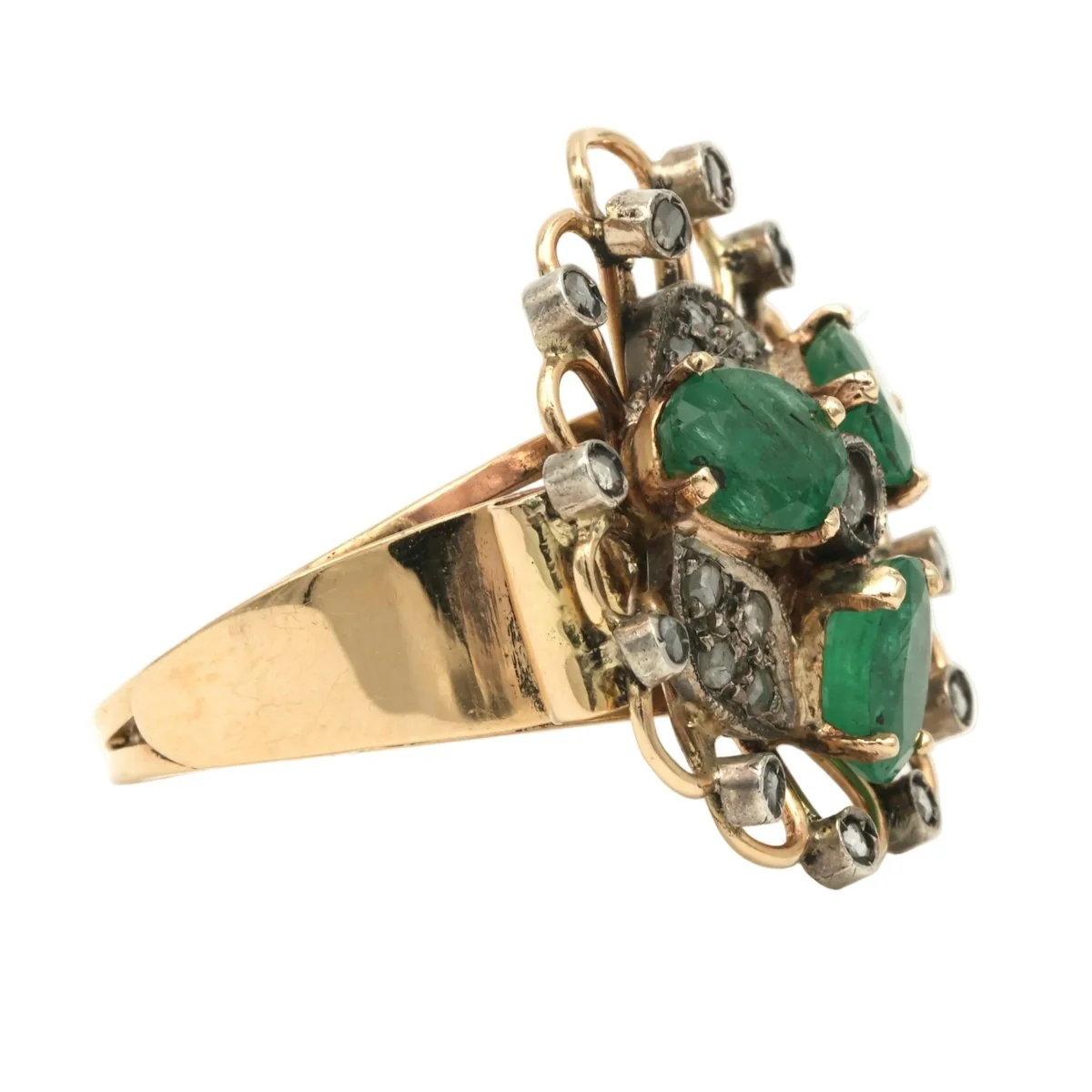 Bague Marguerite en or jaune, émeraudes et diamants - Image 6