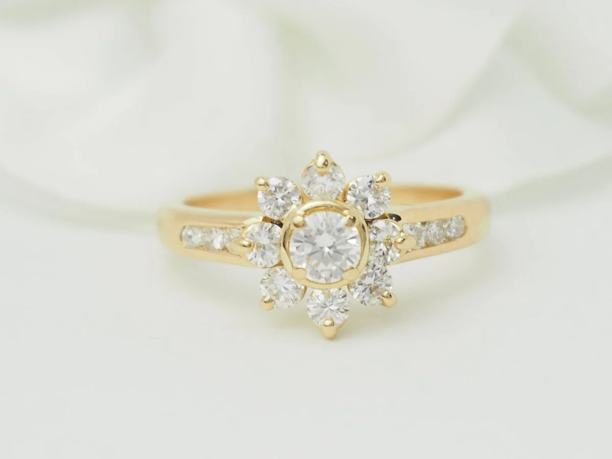 Bague marguerite en or jaune et diamants - Image 3