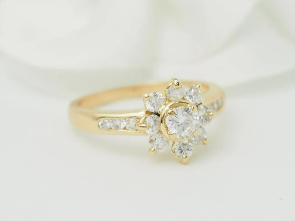 Bague marguerite en or jaune et diamants - Image 4