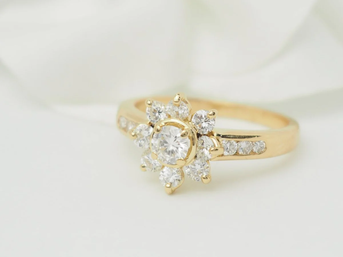 Bague marguerite en or jaune et diamants - Image 5