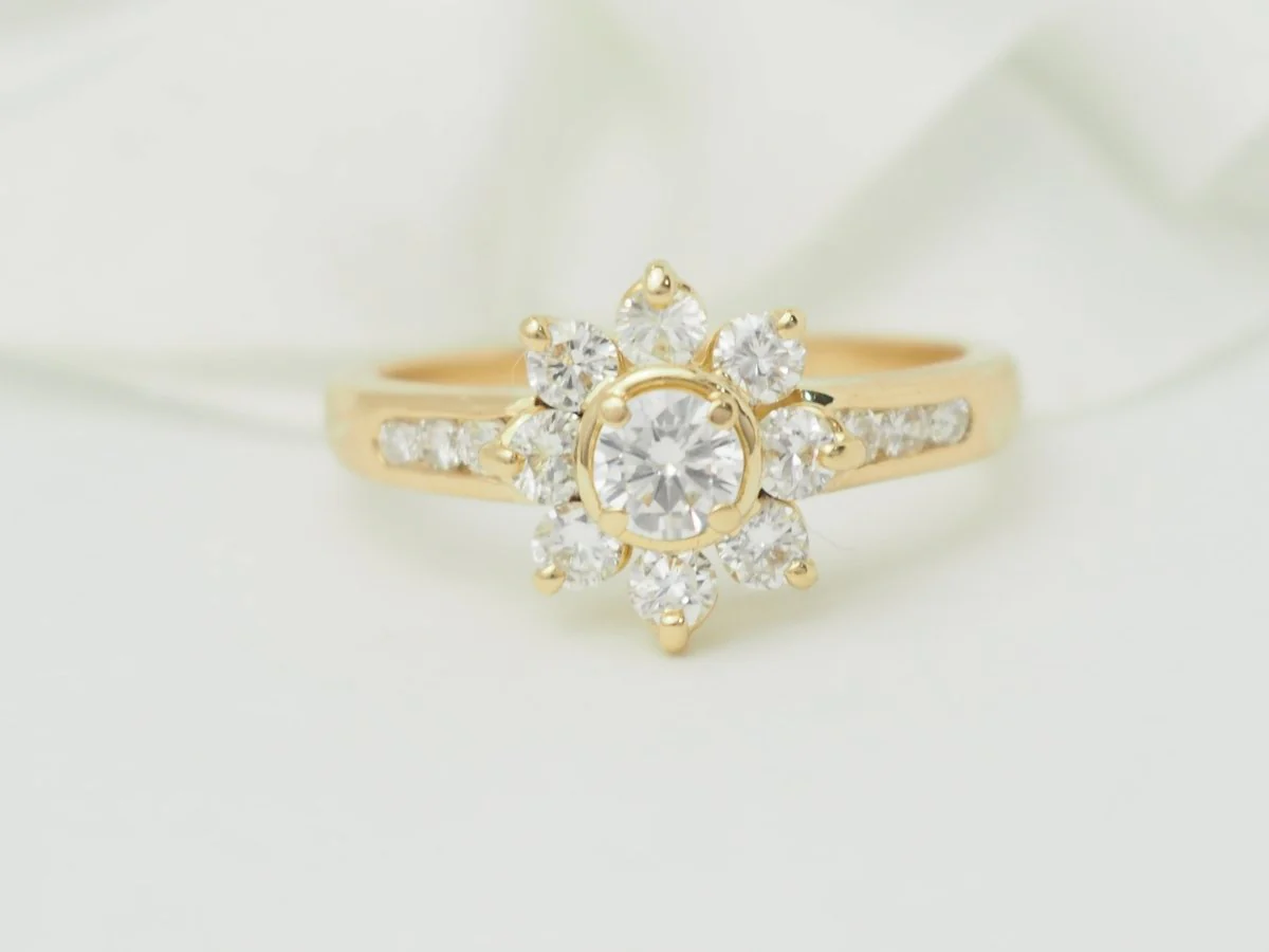 Bague marguerite en or jaune et diamants - Image 6