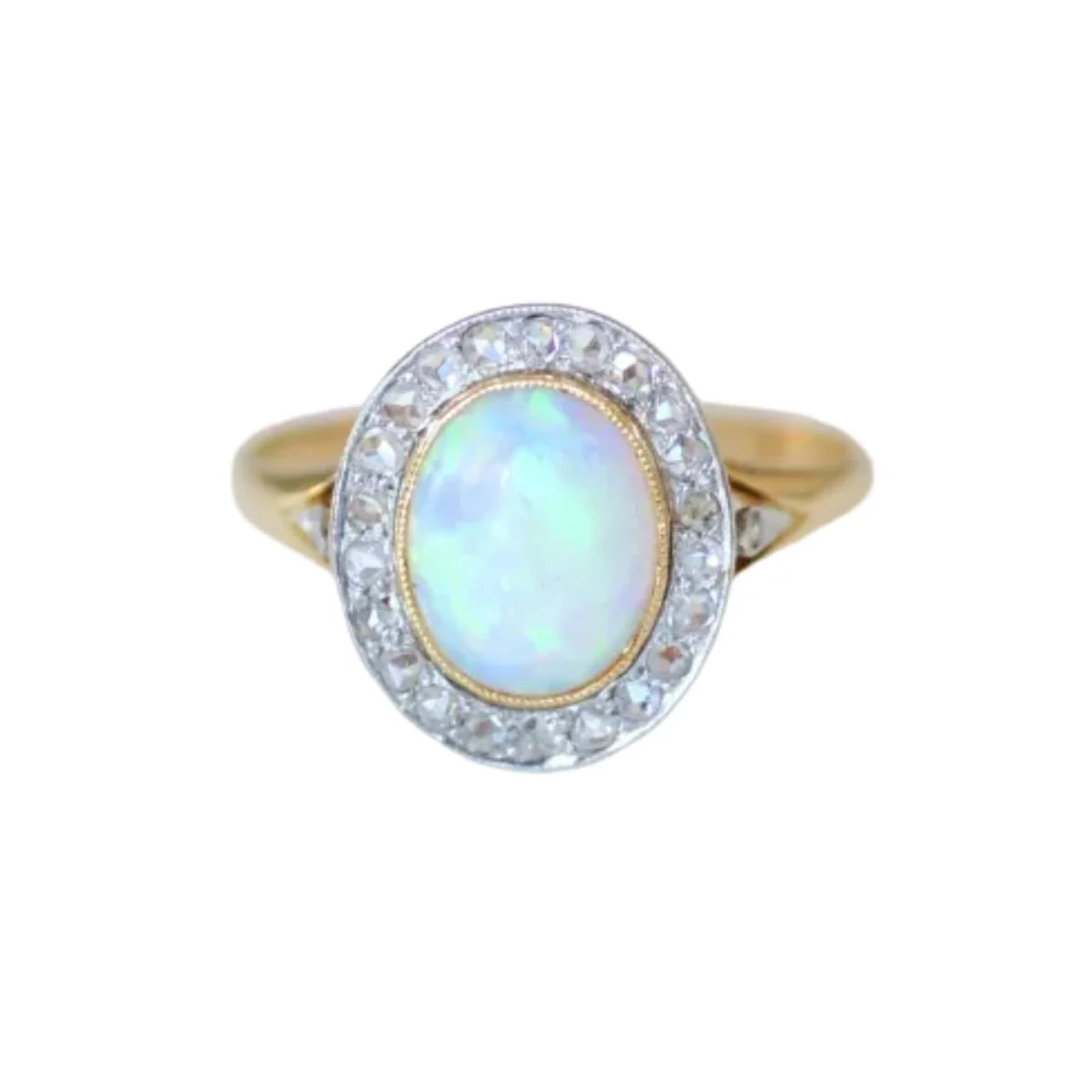 Bague Entourage en or jaune, platine, opale et diamants