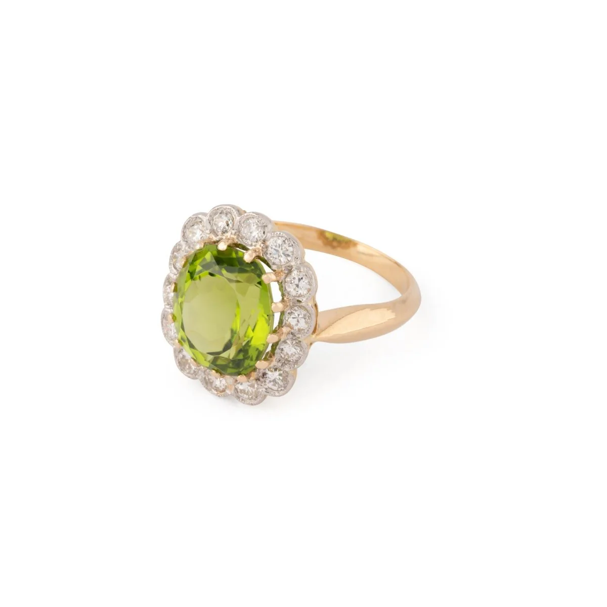 Bague Margueritte ornée d'un péridot, entouré de diamant - Image 3
