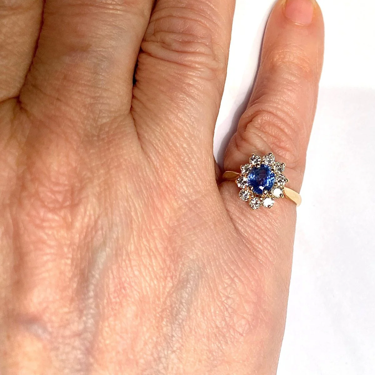Bague Marguerite en or jaune, saphir et diamants - Image 2