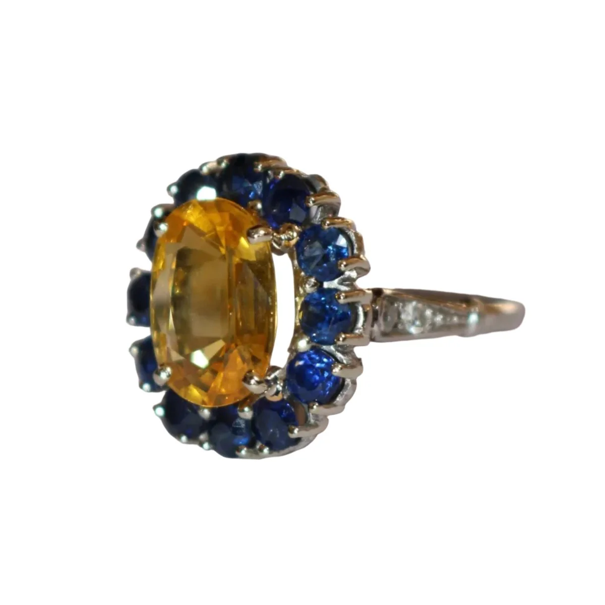 Bague Marguerite en or jaune, saphirs et diamants - Image 3