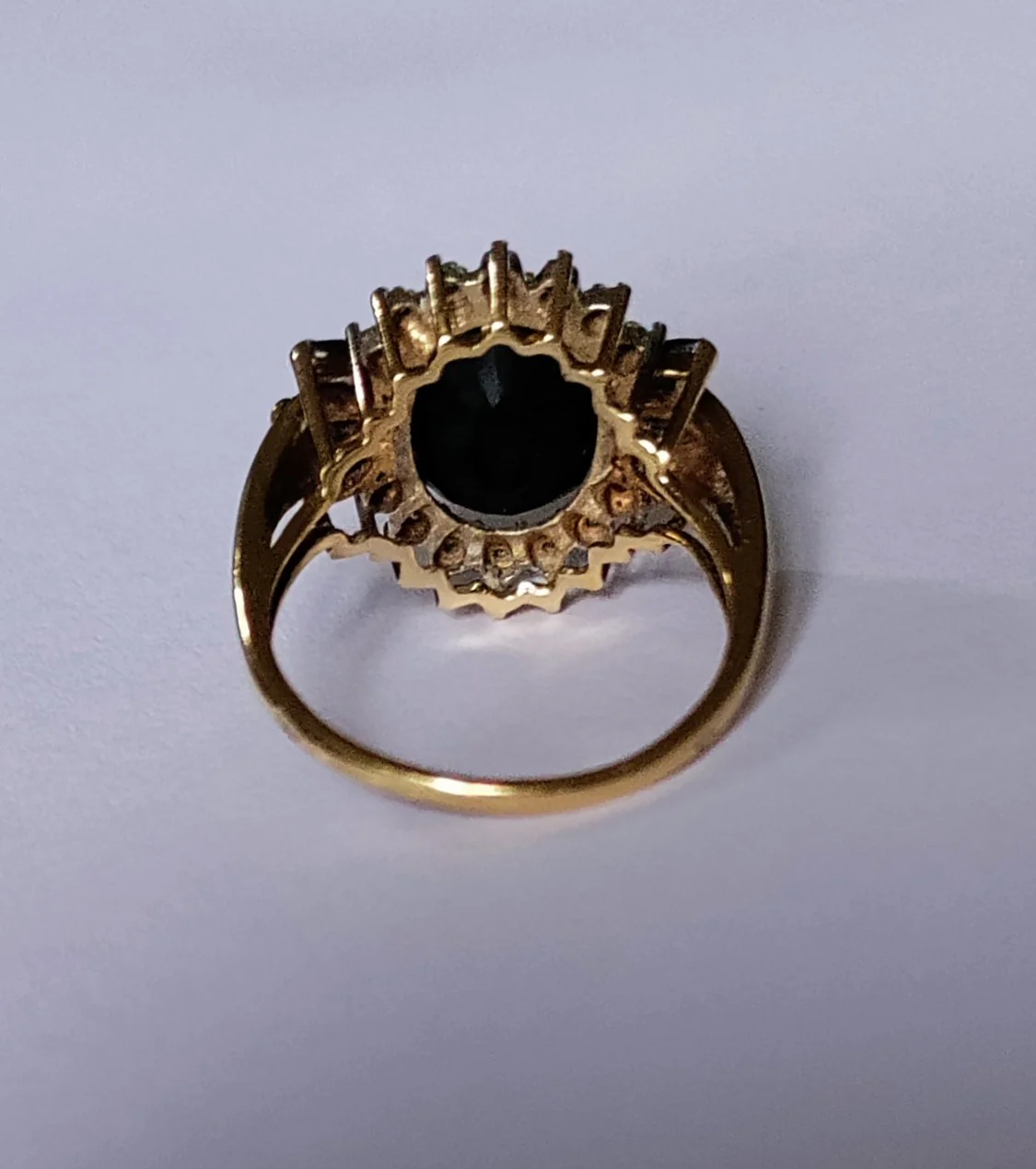 Bague Marguerite en or jaune, saphirs et diamants - Image 8