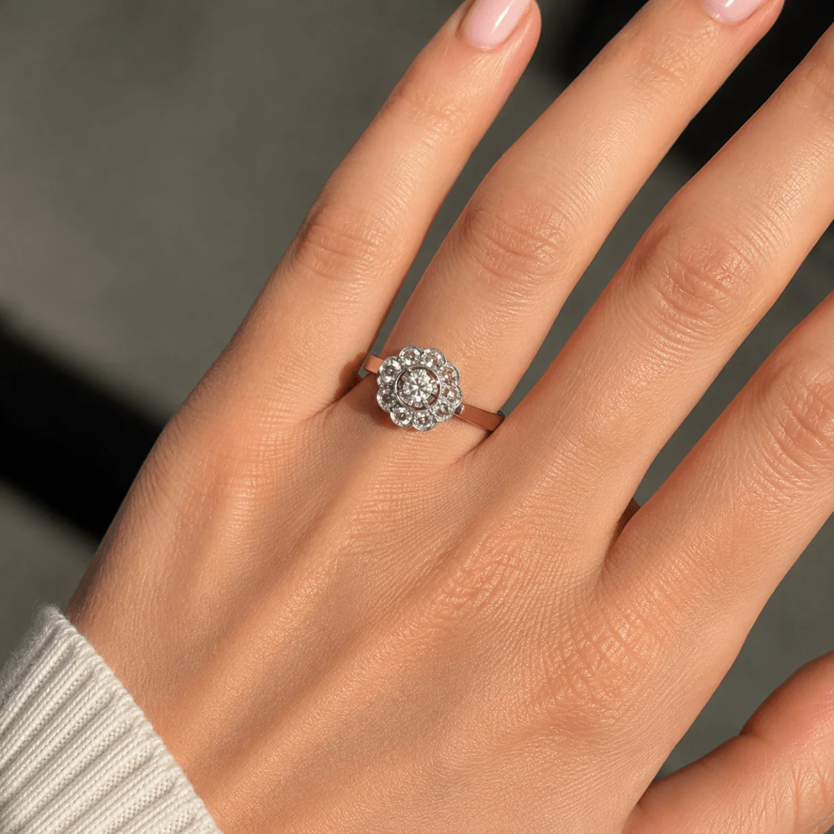 Bague Marguerite en or rose, platine et diamants - Image 2