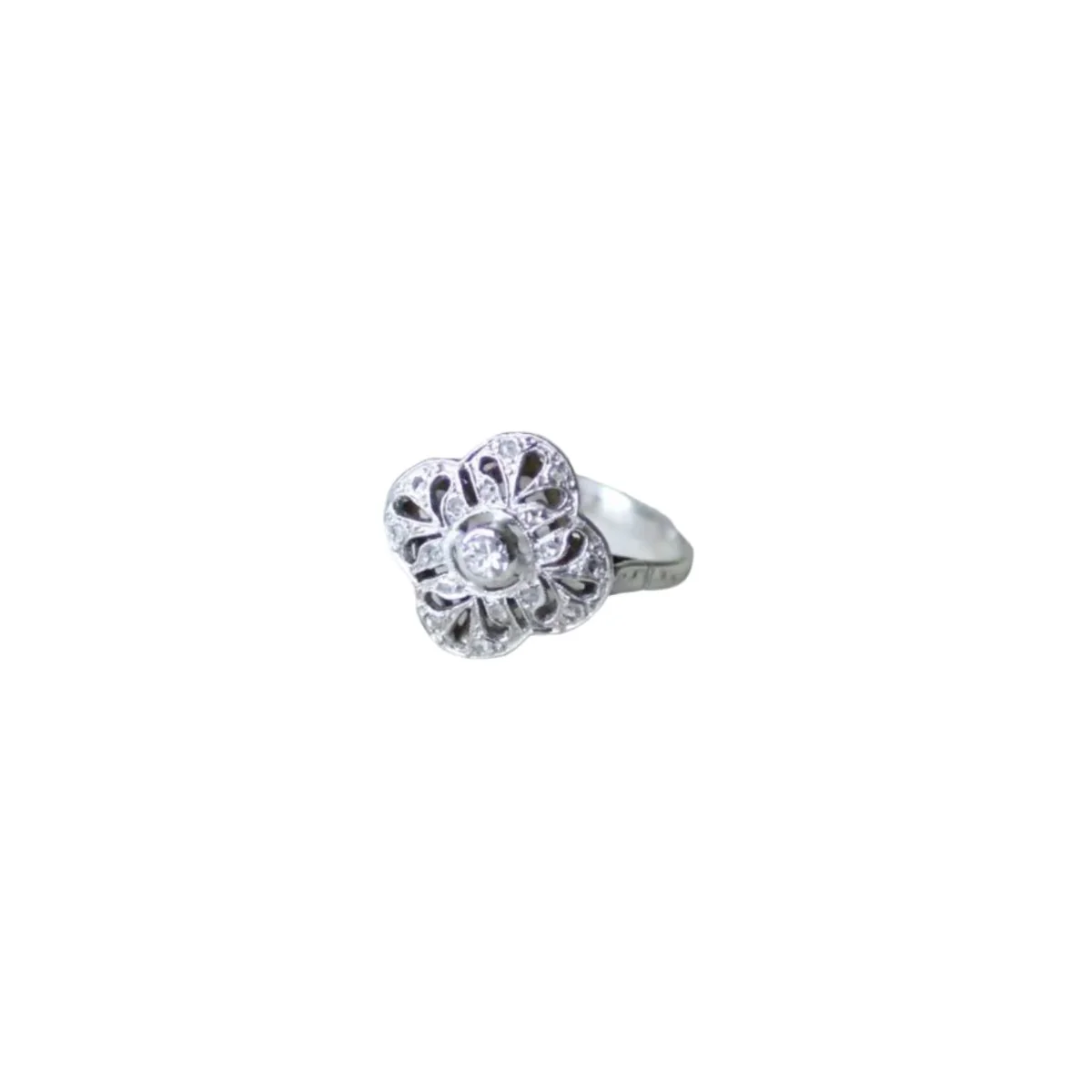 Bague Marguerite en or blanc, platine, et diamants - Image 3