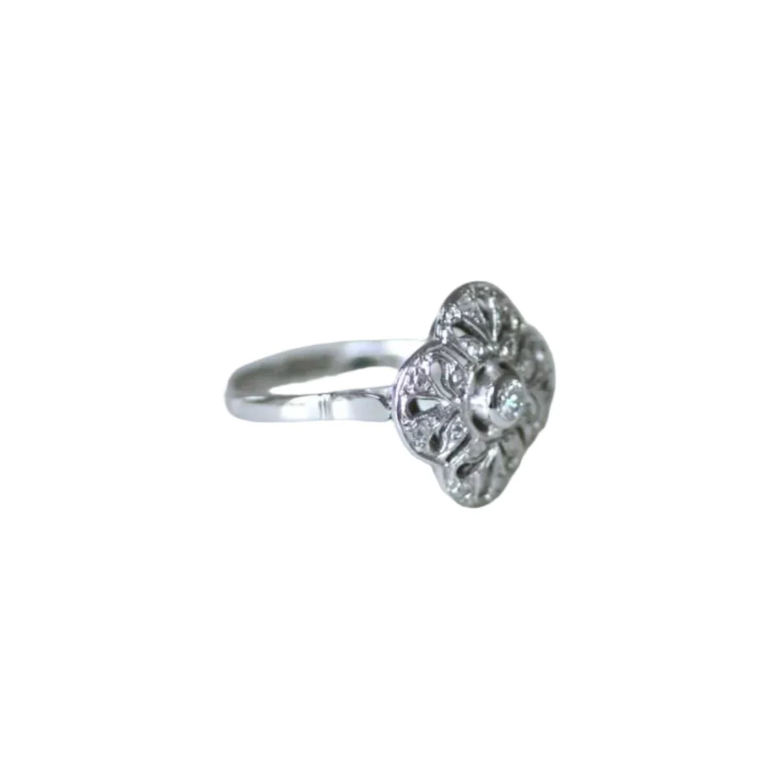 Bague Marguerite en or blanc, platine, et diamants - Image 7