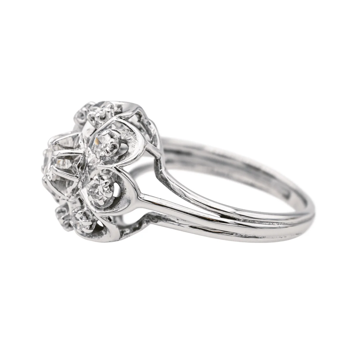 Bague Marguerite en or blanc et diamants - Image 4