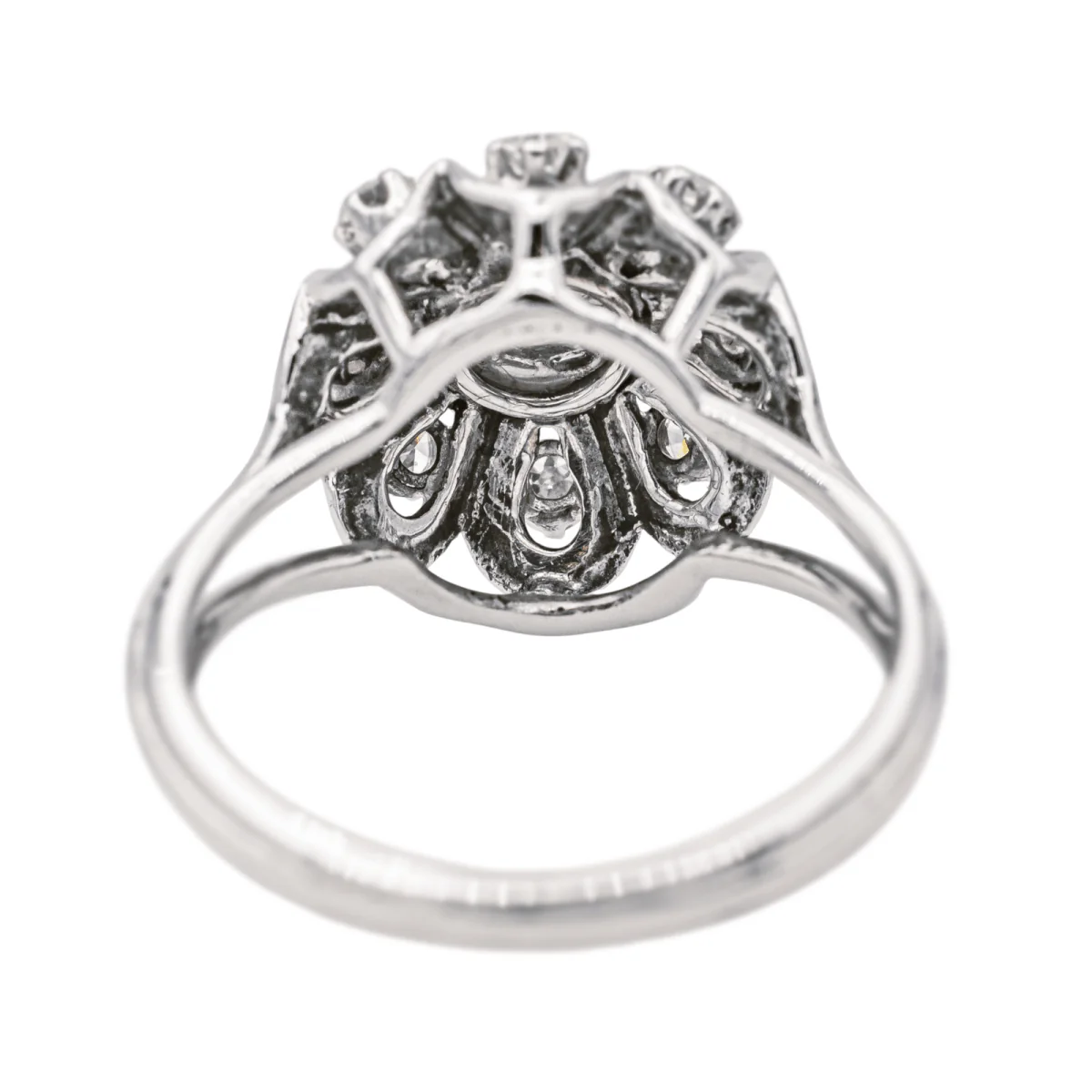 Bague Marguerite en or blanc et diamants - Image 5