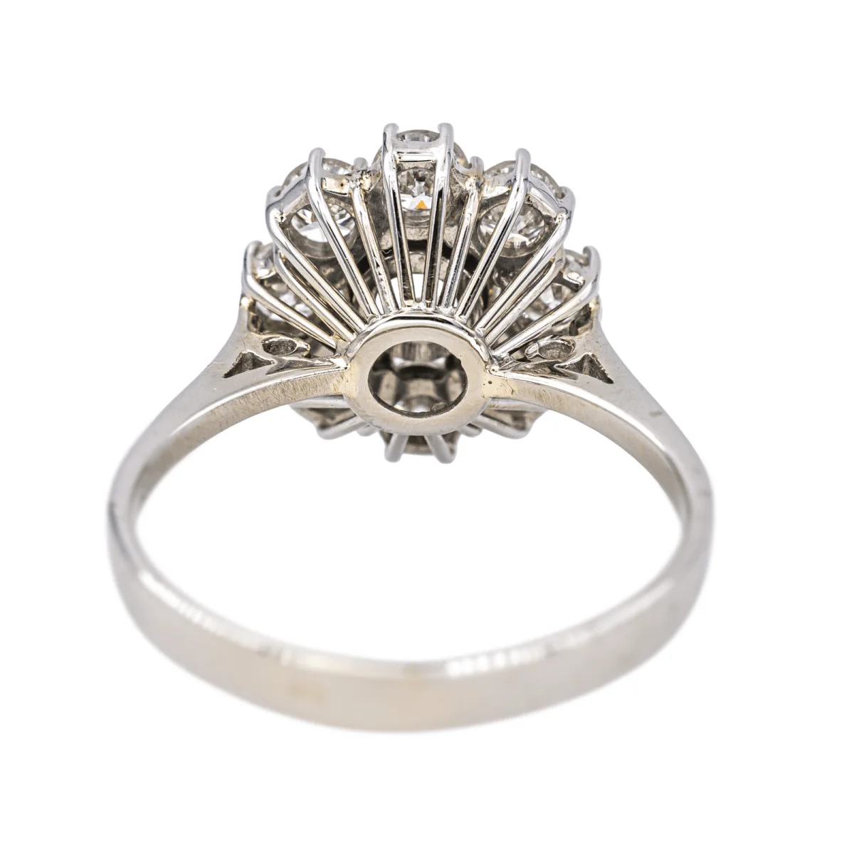 Bague Marguerite en or blanc et diamants - Image 5