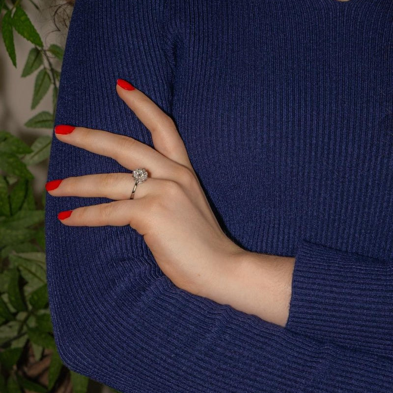 Bague Marguerite en or blanc et diamants - Image 2
